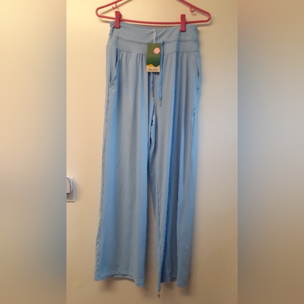 NWT - Pale blue wide-leg Halara pants - size small regular.